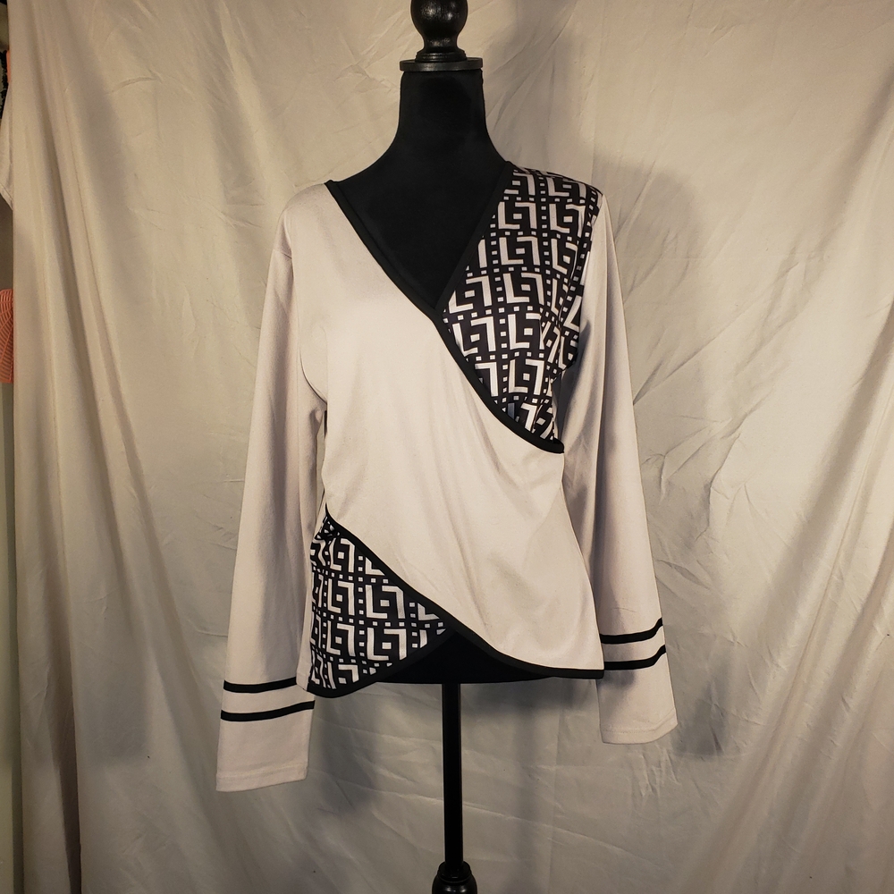 Geometric Patterned Wrap Top - L